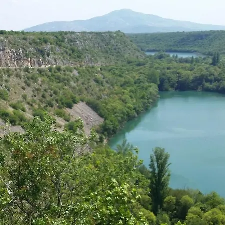 Large Bedroom For 2, Mountain View, 12km To Np Krka, 35km To Sea Guest house