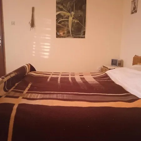 Large Bedroom For 2, Mountain View, 12km To Np Krka, 35km To Sea